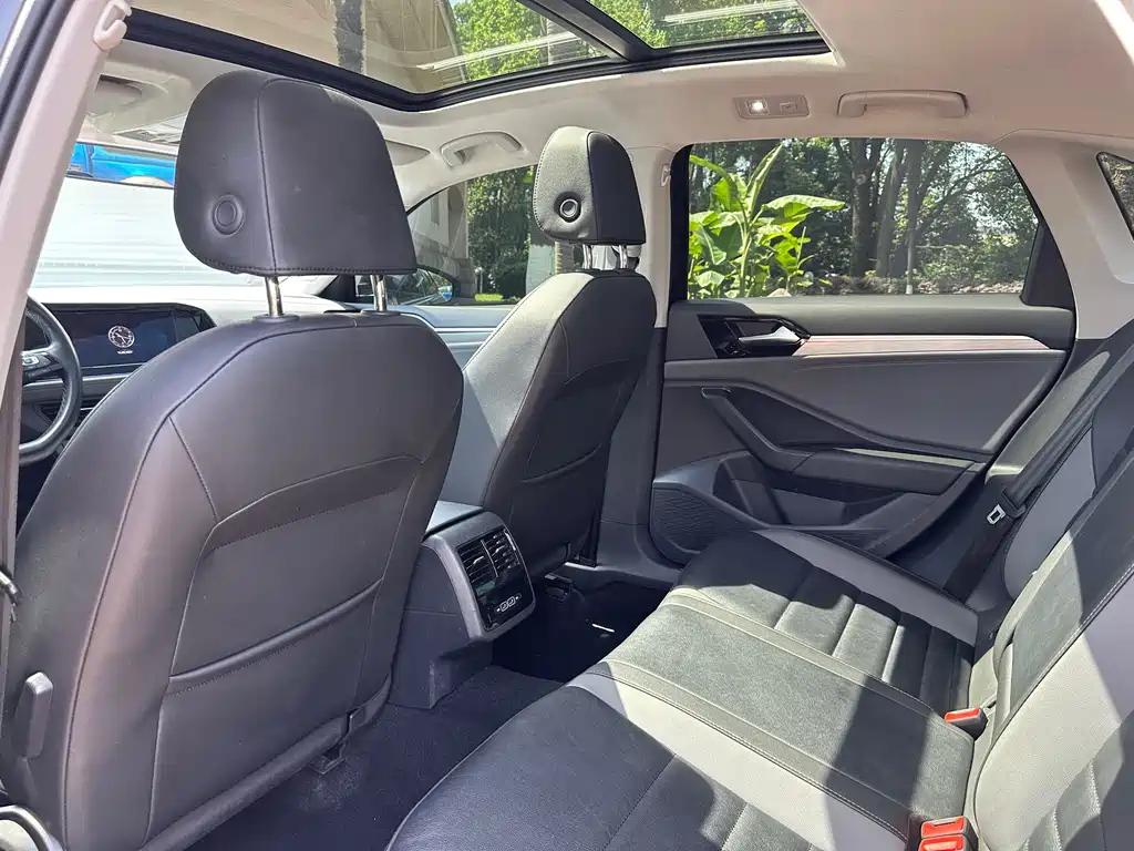 VOLKSWAGEN SAGITAR 2021