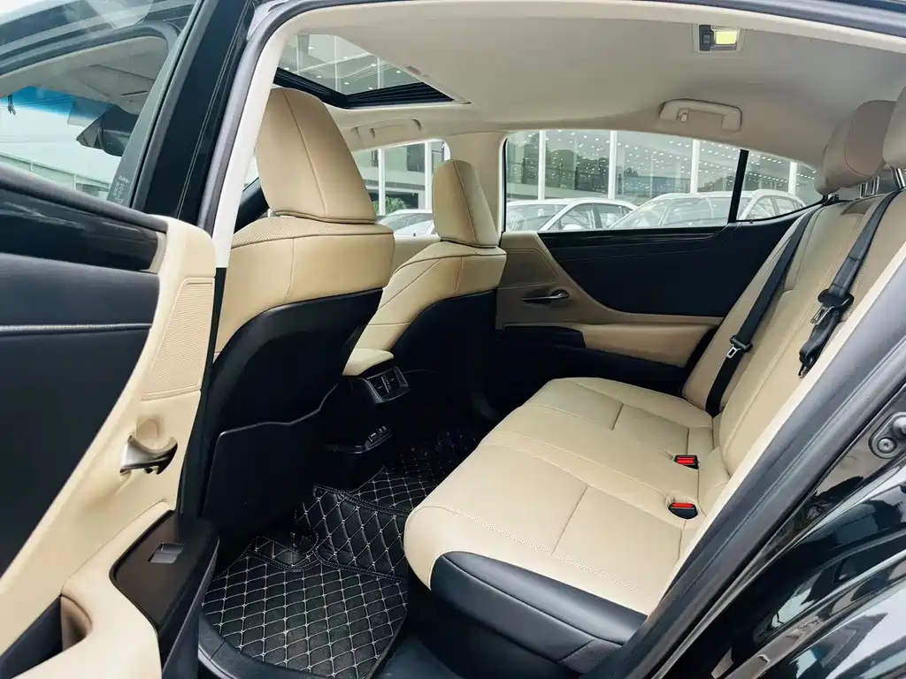 LEXUS ES 2020