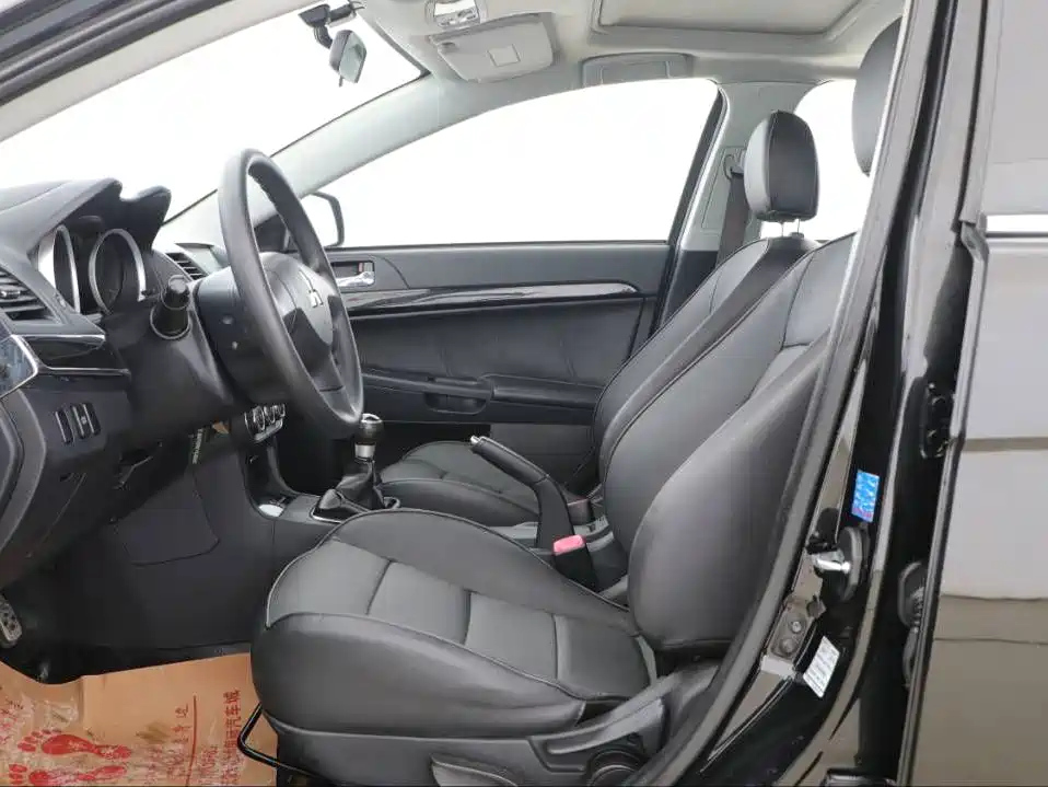 MITSUBISHI LANCER EX 2013