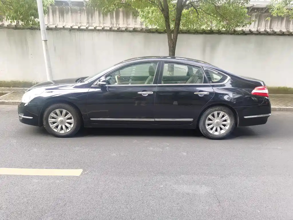 NISSAN TEANA 2010