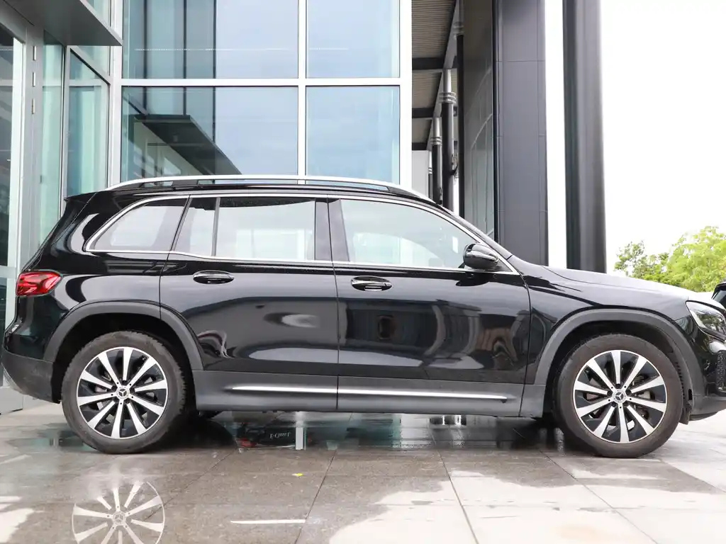 MERCEDES BENZ GLB 2024