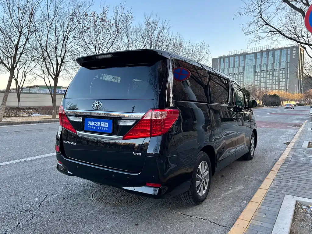 TOYOTA ALPHARD 2015