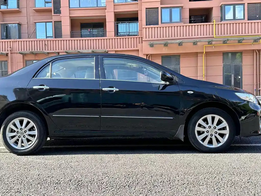 TOYOTA COROLLA 2010