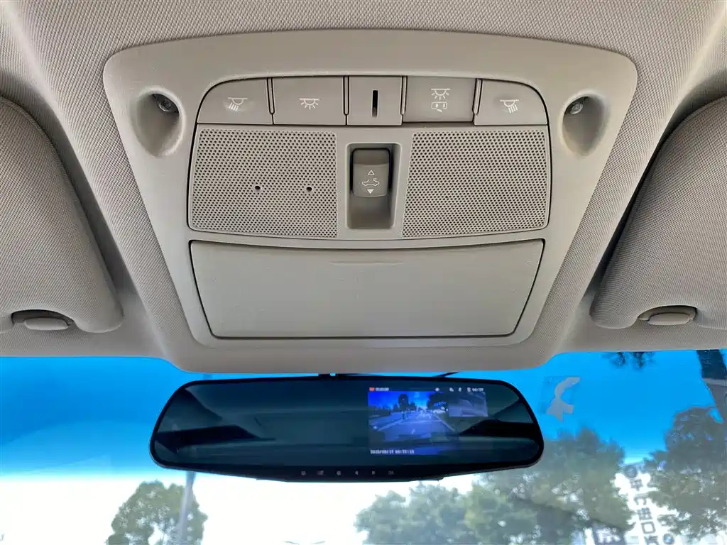 NISSAN TEANA 2015