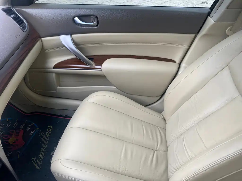 NISSAN TEANA 2010