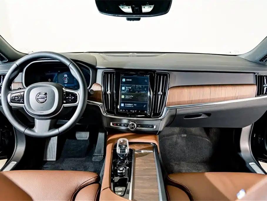 VOLVO S90 2023