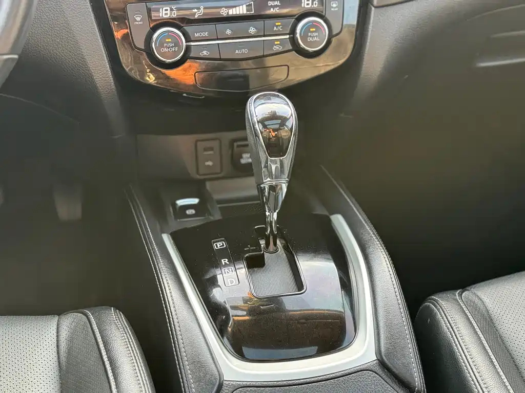 NISSAN X-TRAIL 2019