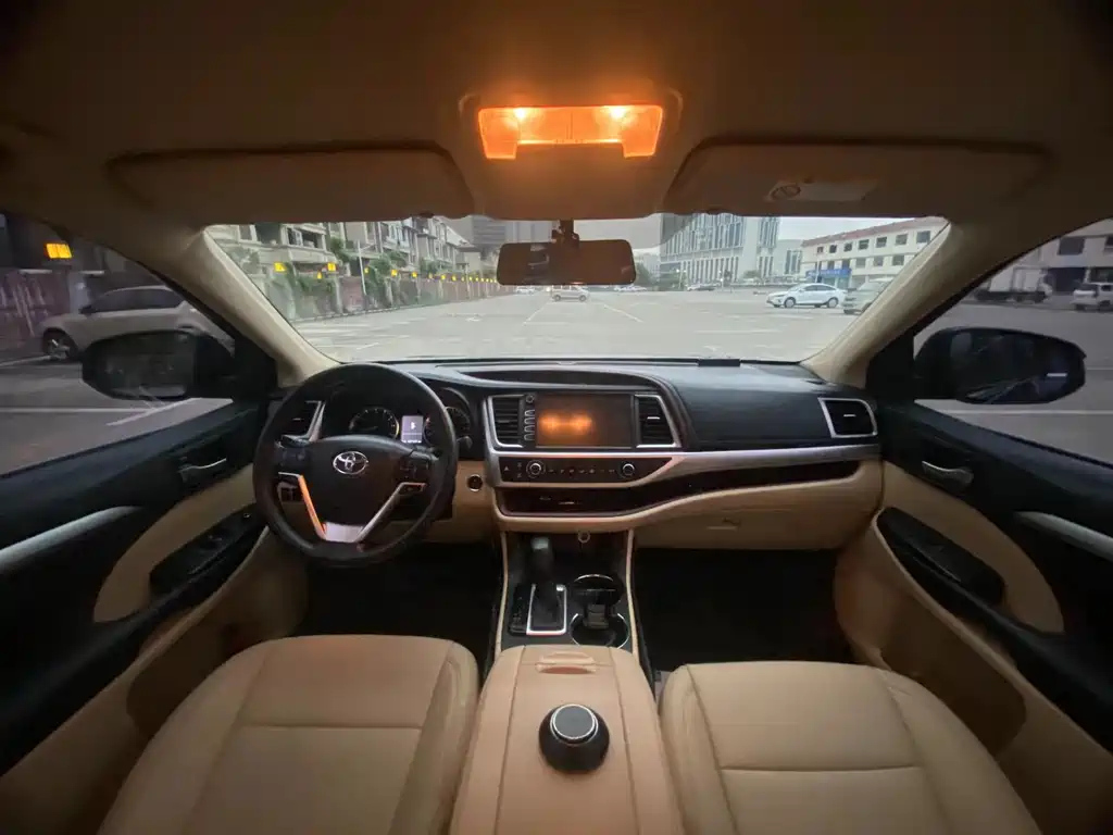TOYOTA HIGHLANDER 2016
