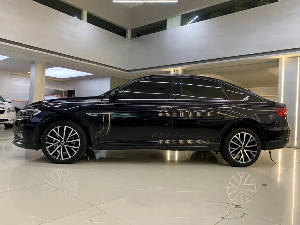 VOLKSWAGEN LAVIDA 2020