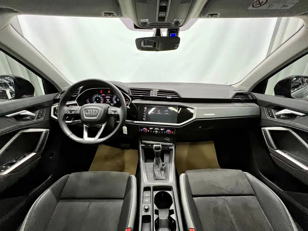AUDI Q3 2021