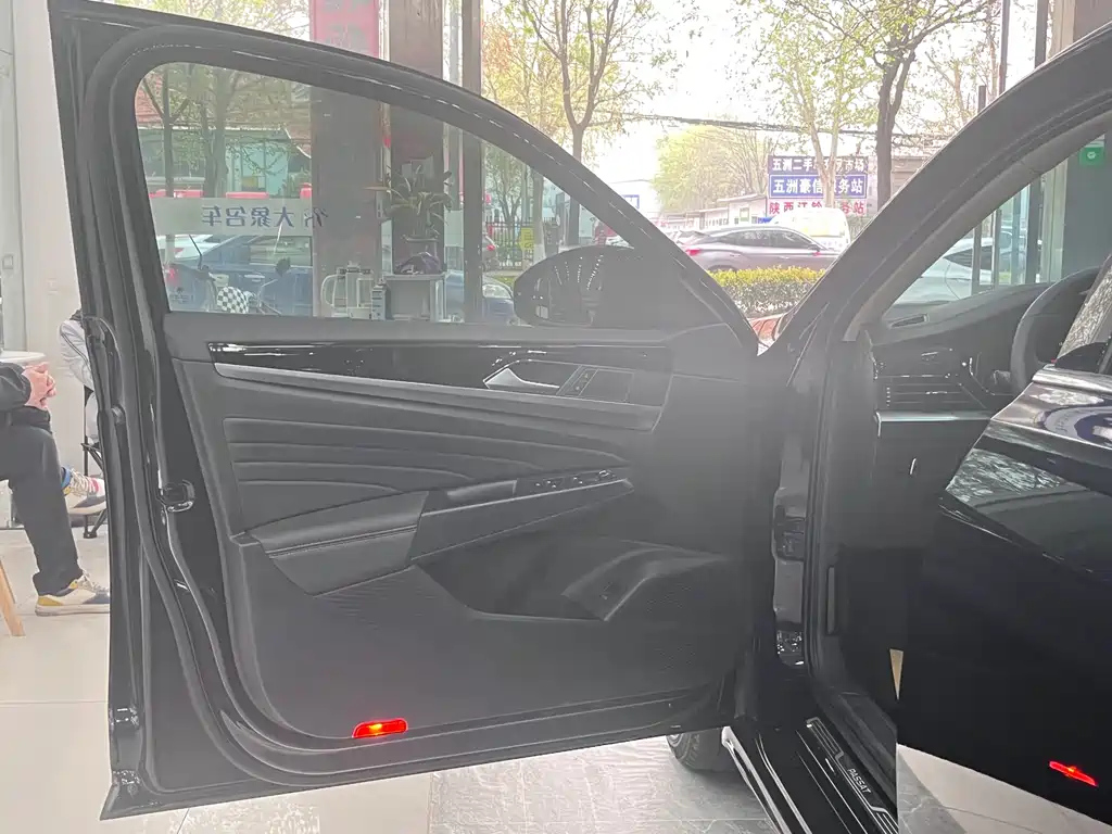 VOLKSWAGEN PASSAT 2023