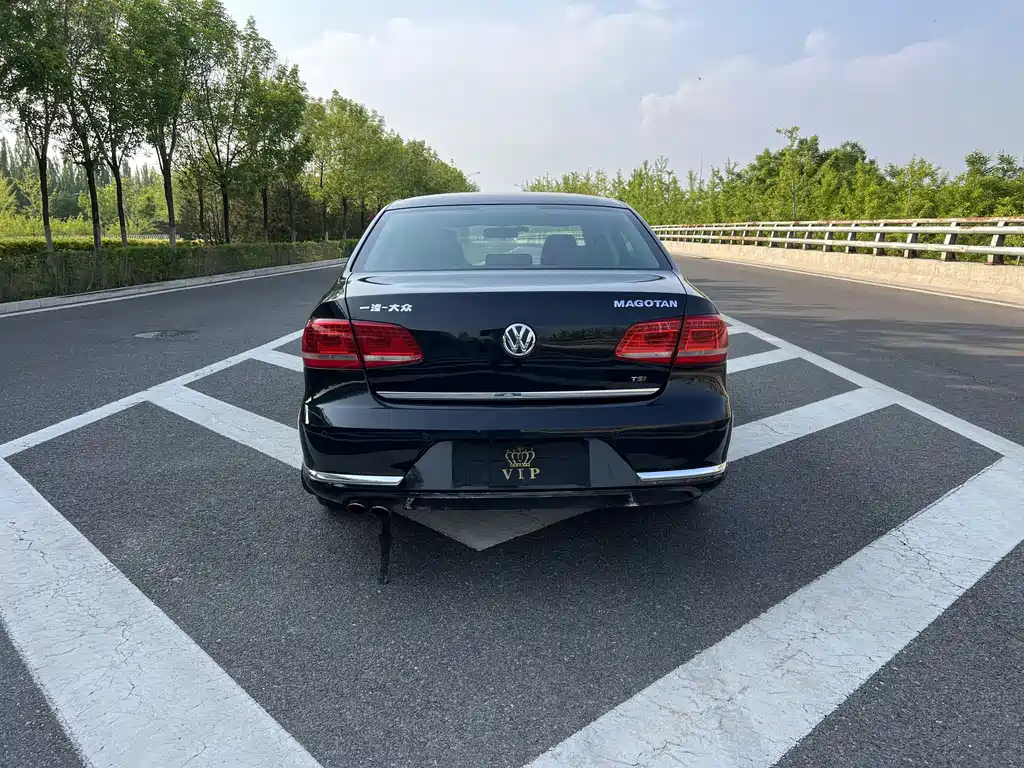 VOLKSWAGEN MAGOTAN 2016