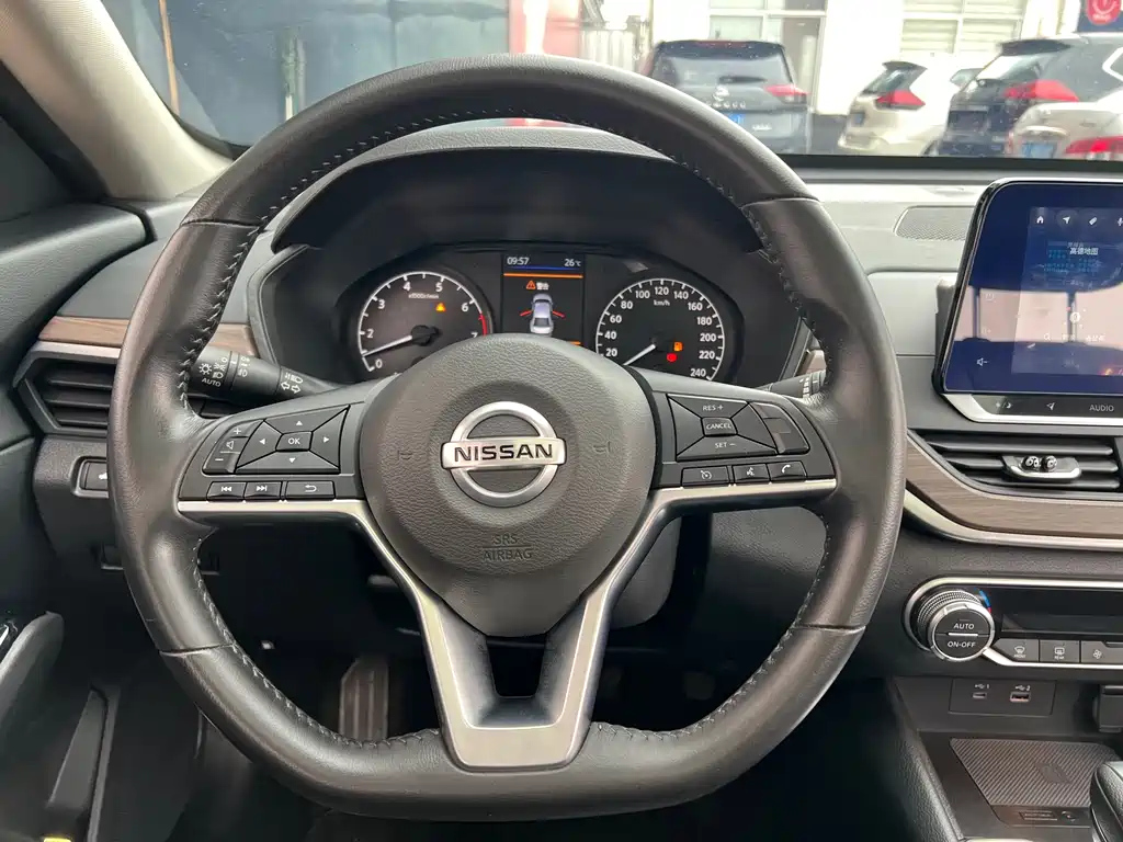 NISSAN TEANA 2022