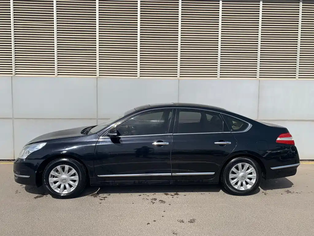 NISSAN TEANA 2010