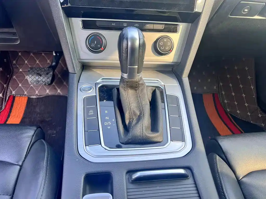VOLKSWAGEN MAGOTAN 2020
