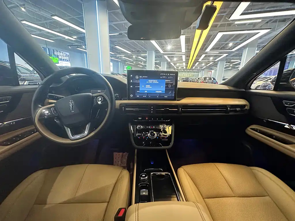 LINCOLN ADVENTURER 2021