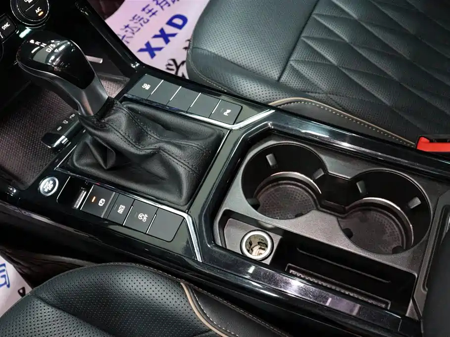 VOLKSWAGEN PASSAT 2020