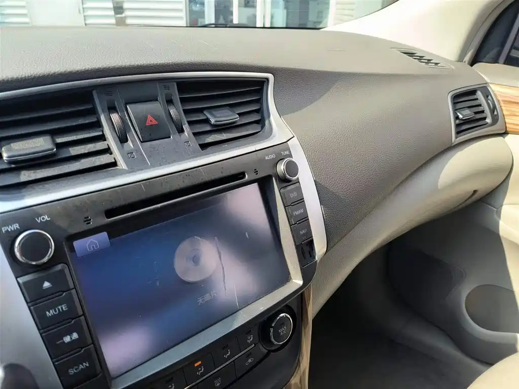 NISSAN SYLPHY 2015