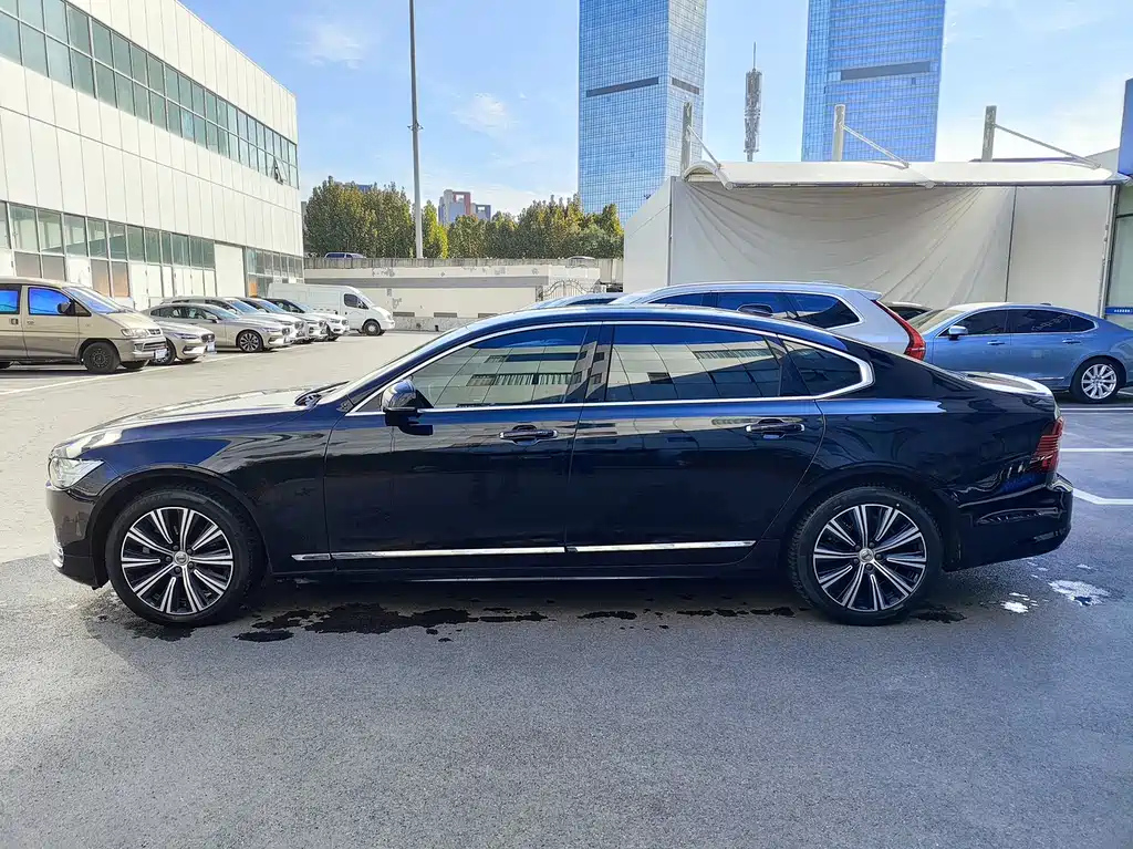 VOLVO S90 2022