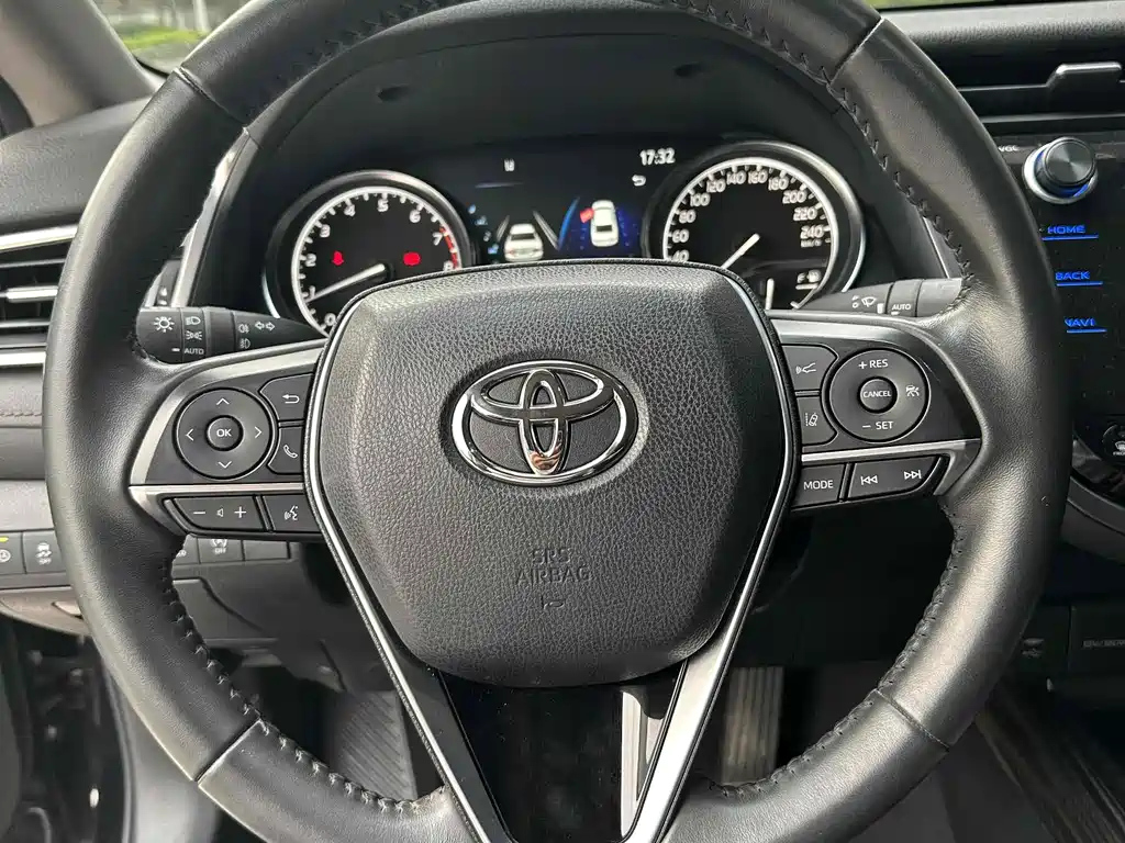 TOYOTA CAMRY 2020