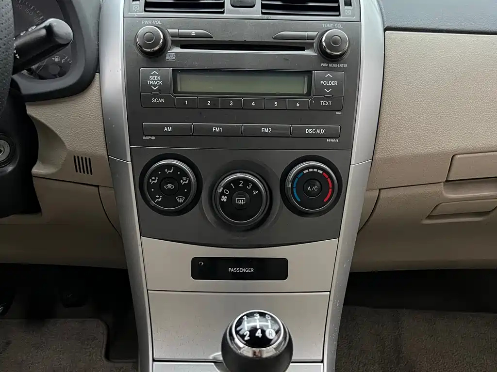 TOYOTA COROLLA 2011