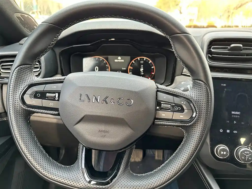 LYNK&CO 03 2021