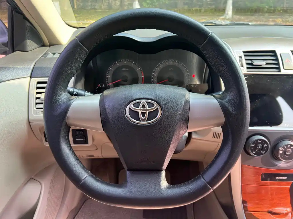 TOYOTA COROLLA 2013