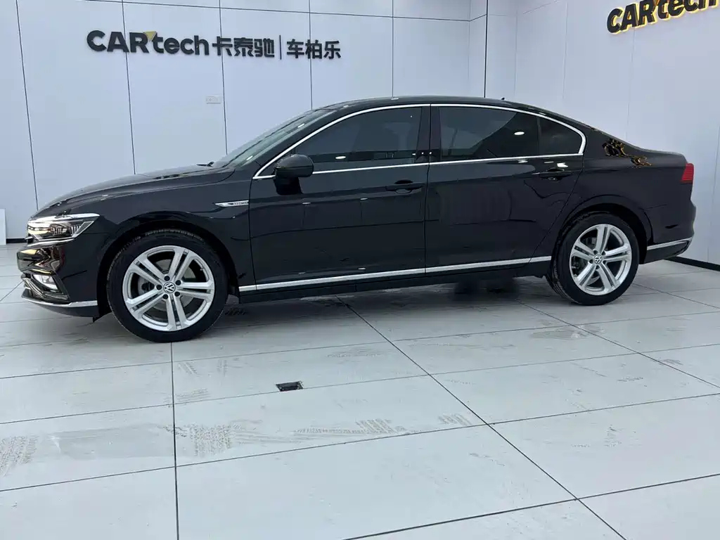 VOLKSWAGEN MAGOTAN 2022