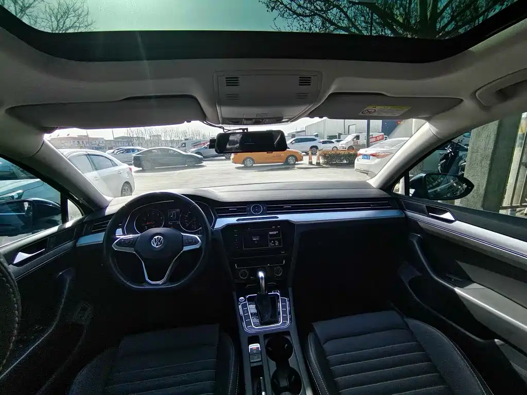 VOLKSWAGEN MAGOTAN 2020
