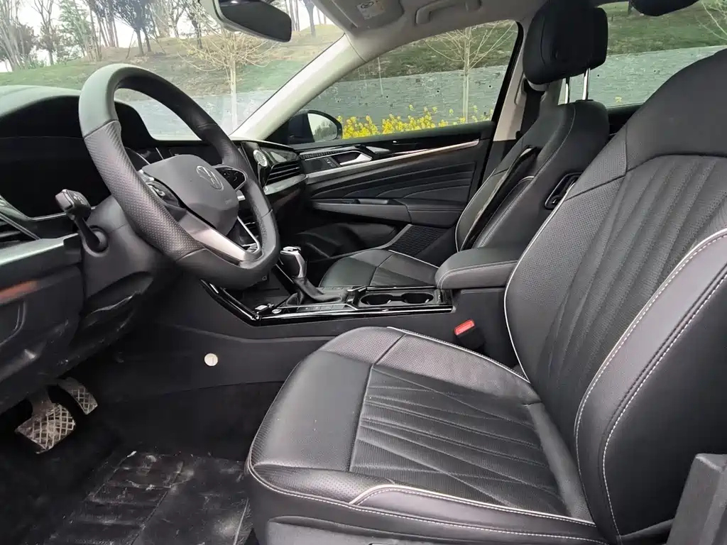 VOLKSWAGEN PASSAT 2022