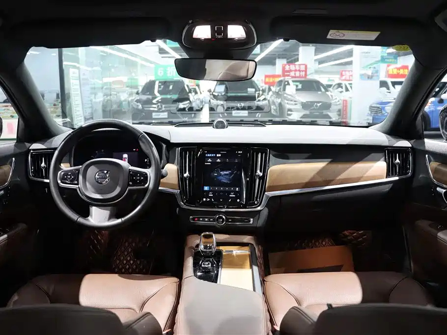 VOLVO S90 2021