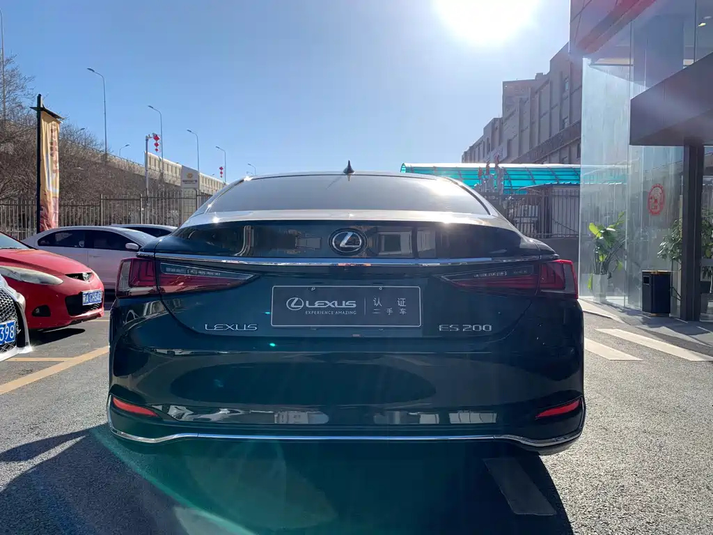 LEXUS ES 2020