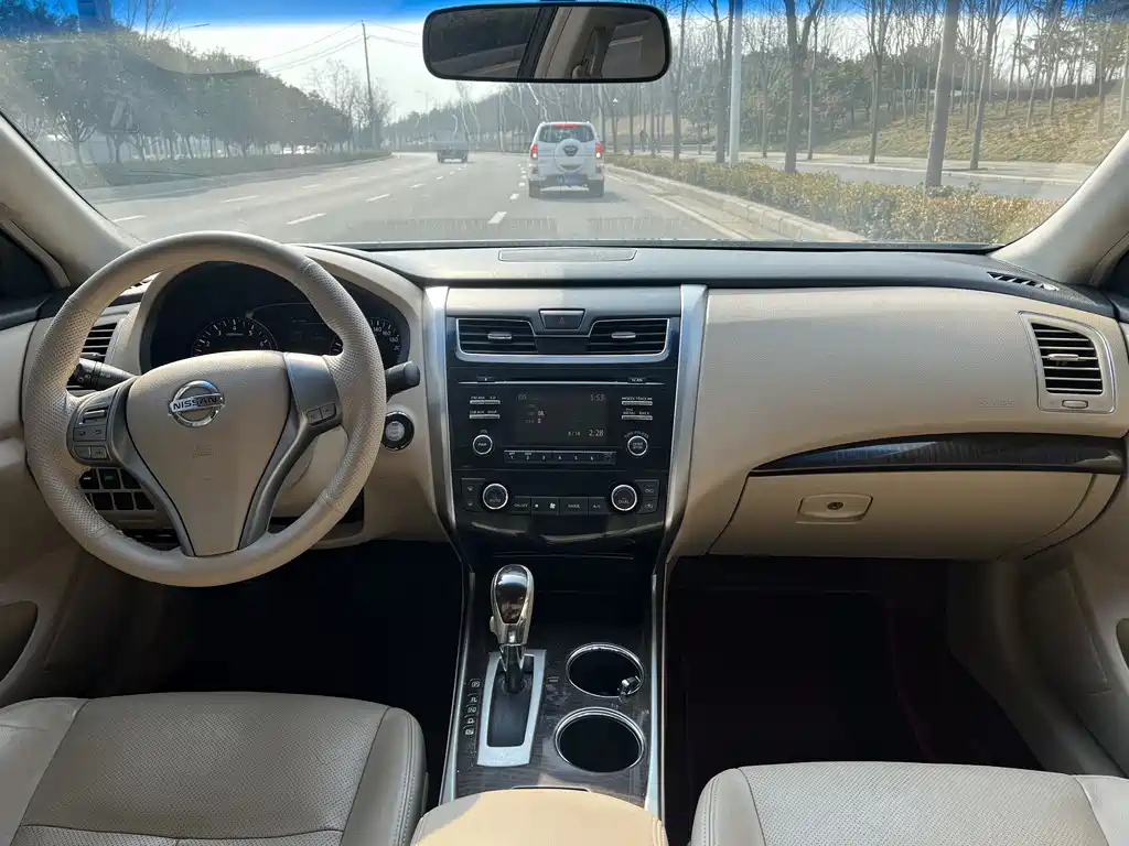 NISSAN TEANA 2013