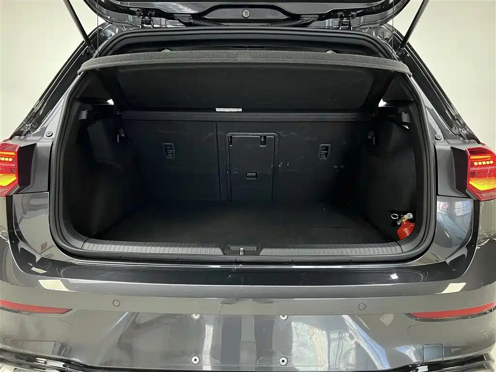 VOLKSWAGEN GOLF 2022
