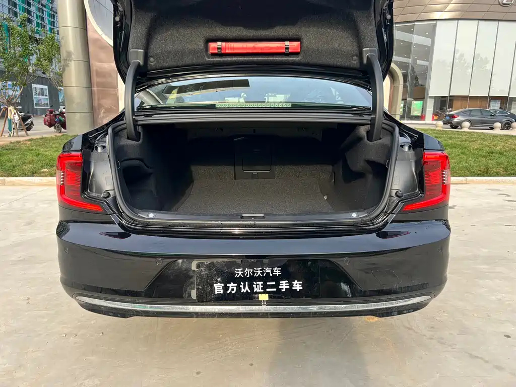 VOLVO S90 2024