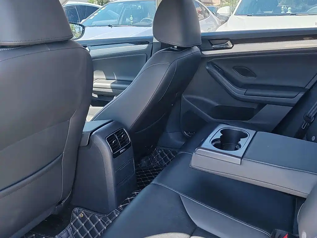 VOLKSWAGEN SAGITAR 2017