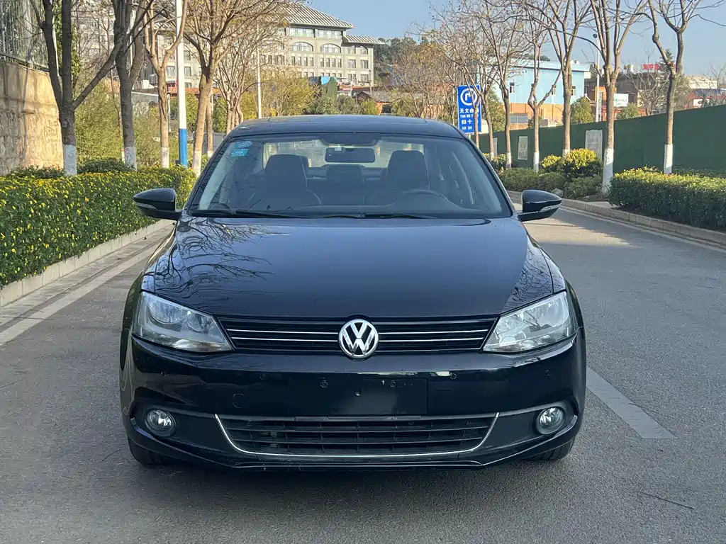 VOLKSWAGEN SAGITAR 2014