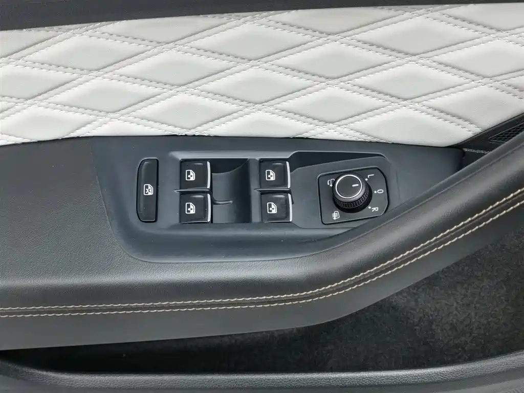 VOLKSWAGEN MAGOTAN 2023