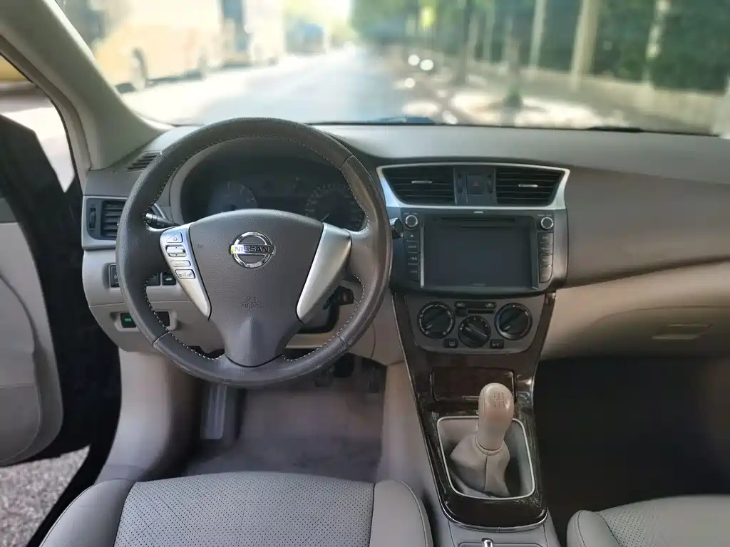 NISSAN SYLPHY 2013