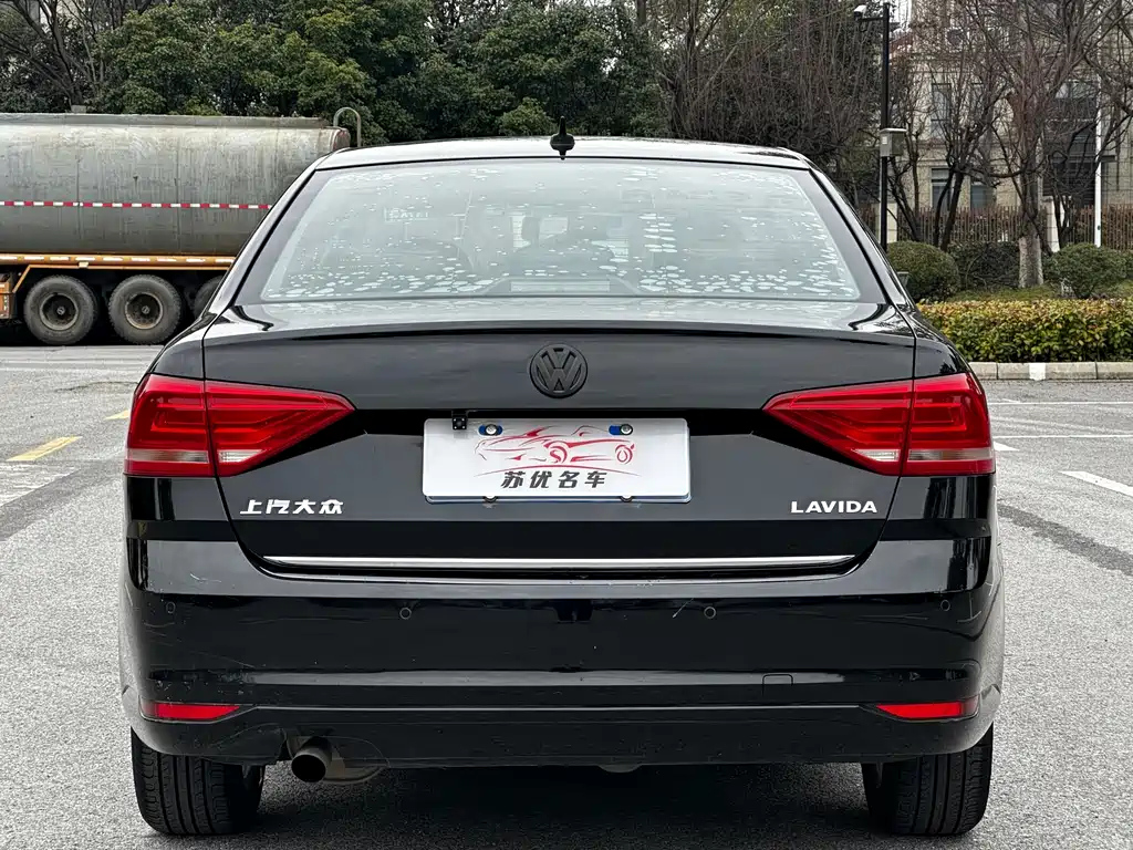 VOLKSWAGEN LAVIDA 2016