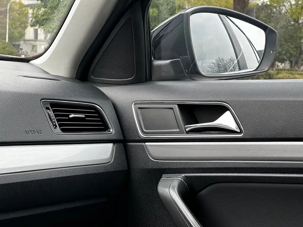 VOLKSWAGEN LAVIDA 2016