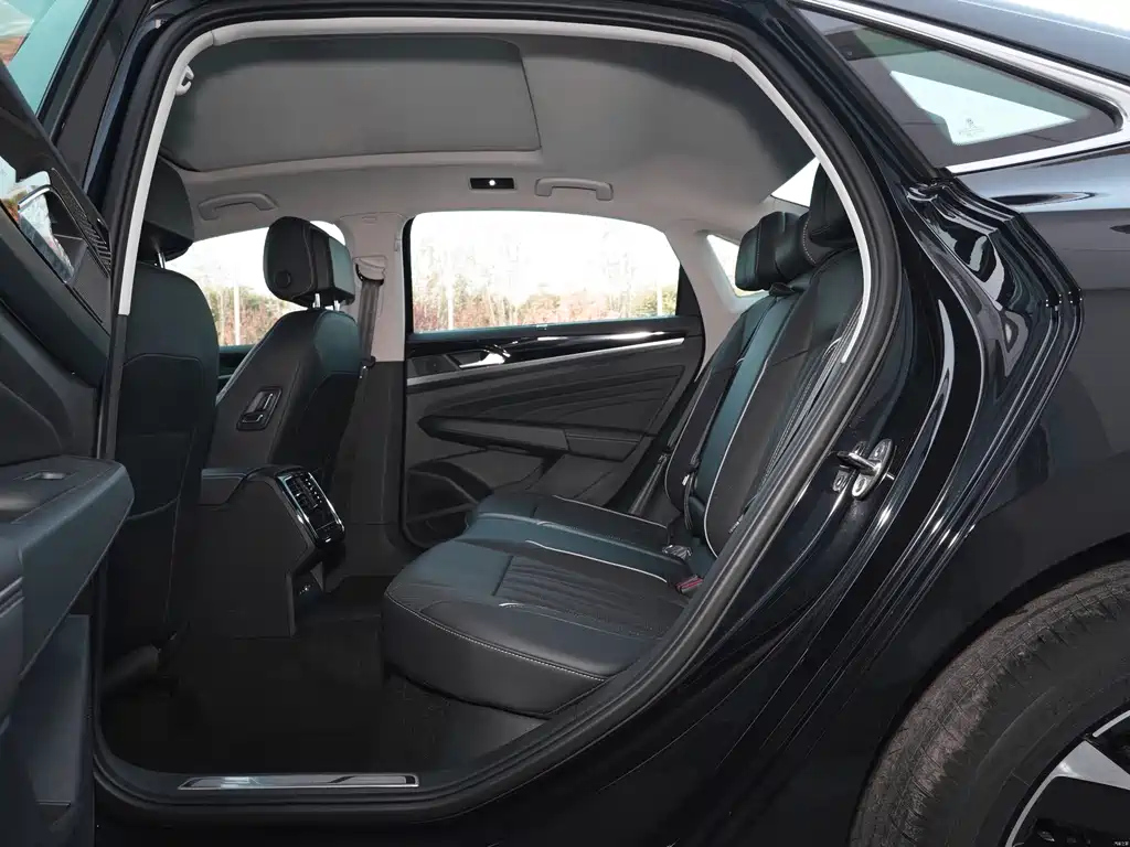 VOLKSWAGEN PASSAT 2023