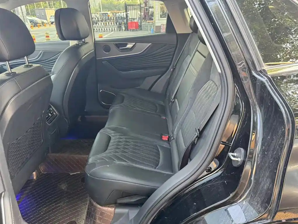 HONGQI HS5 2023