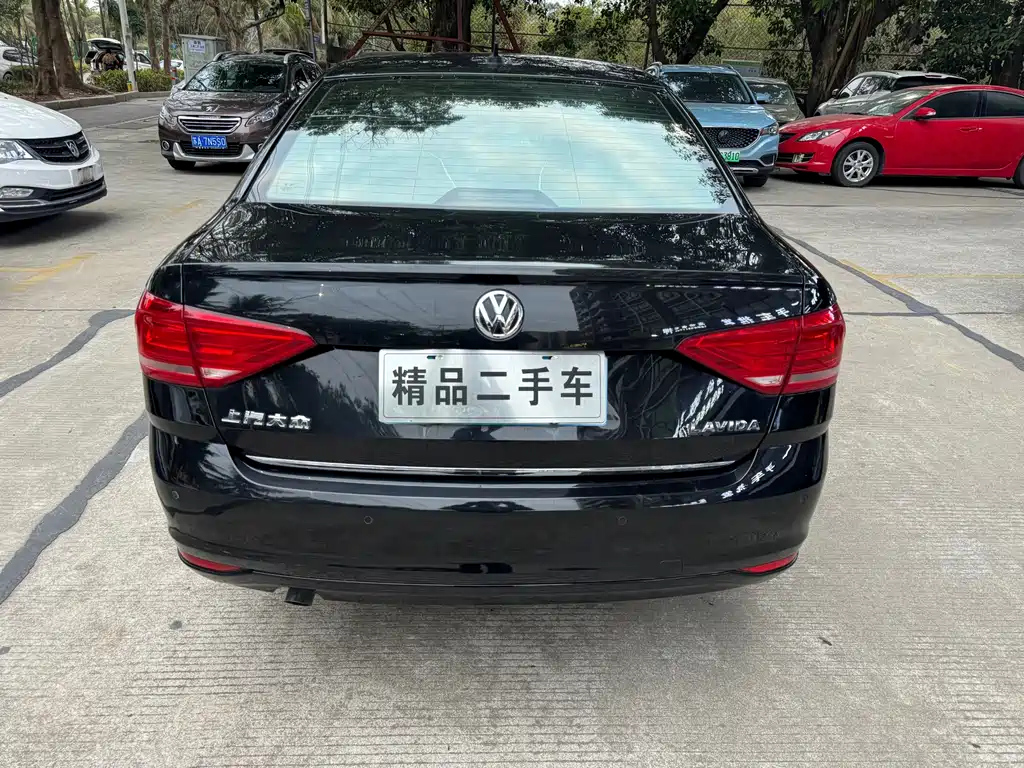 VOLKSWAGEN LAVIDA 2016