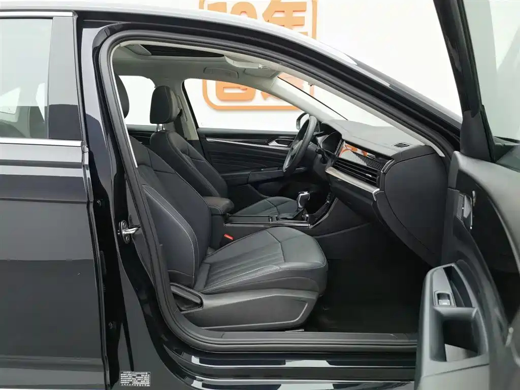 VOLKSWAGEN PASSAT 2022