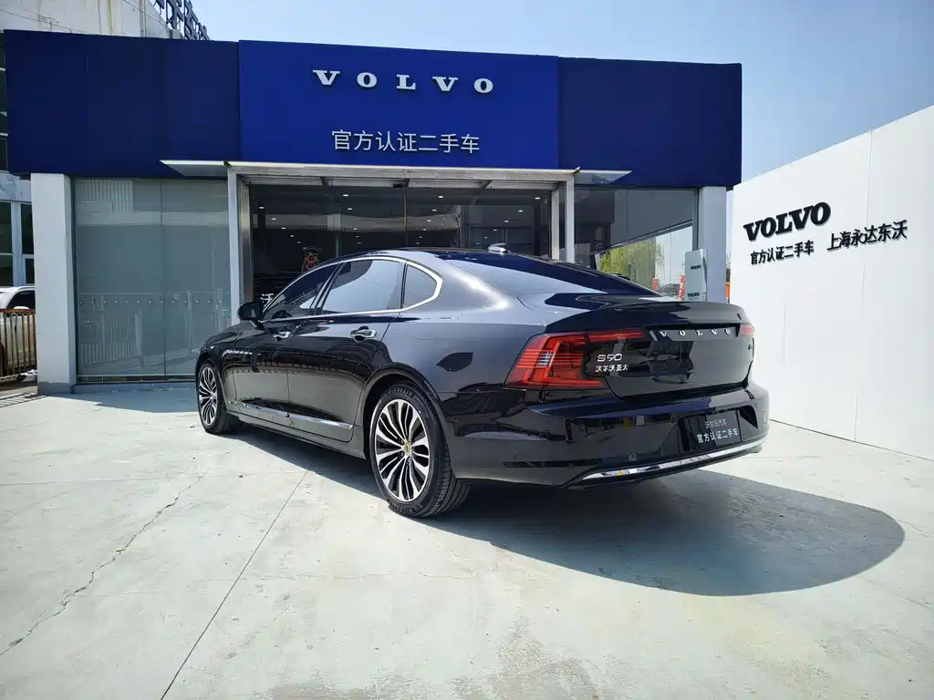 VOLVO S90 2022
