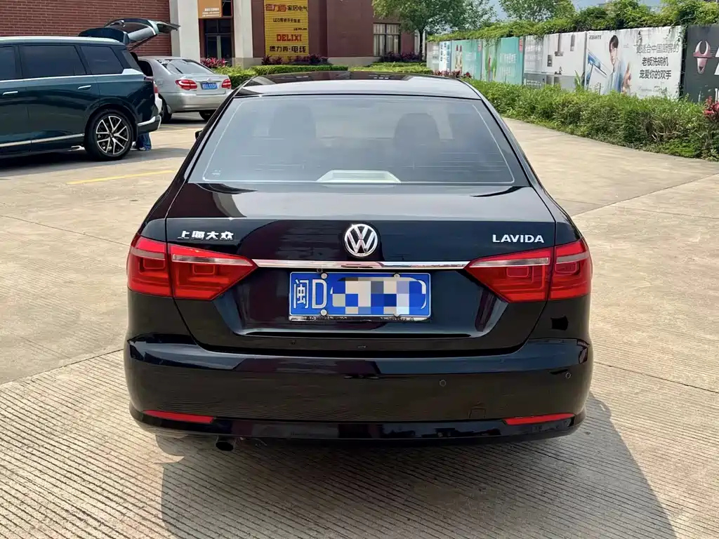 VOLKSWAGEN LAVIDA 2015