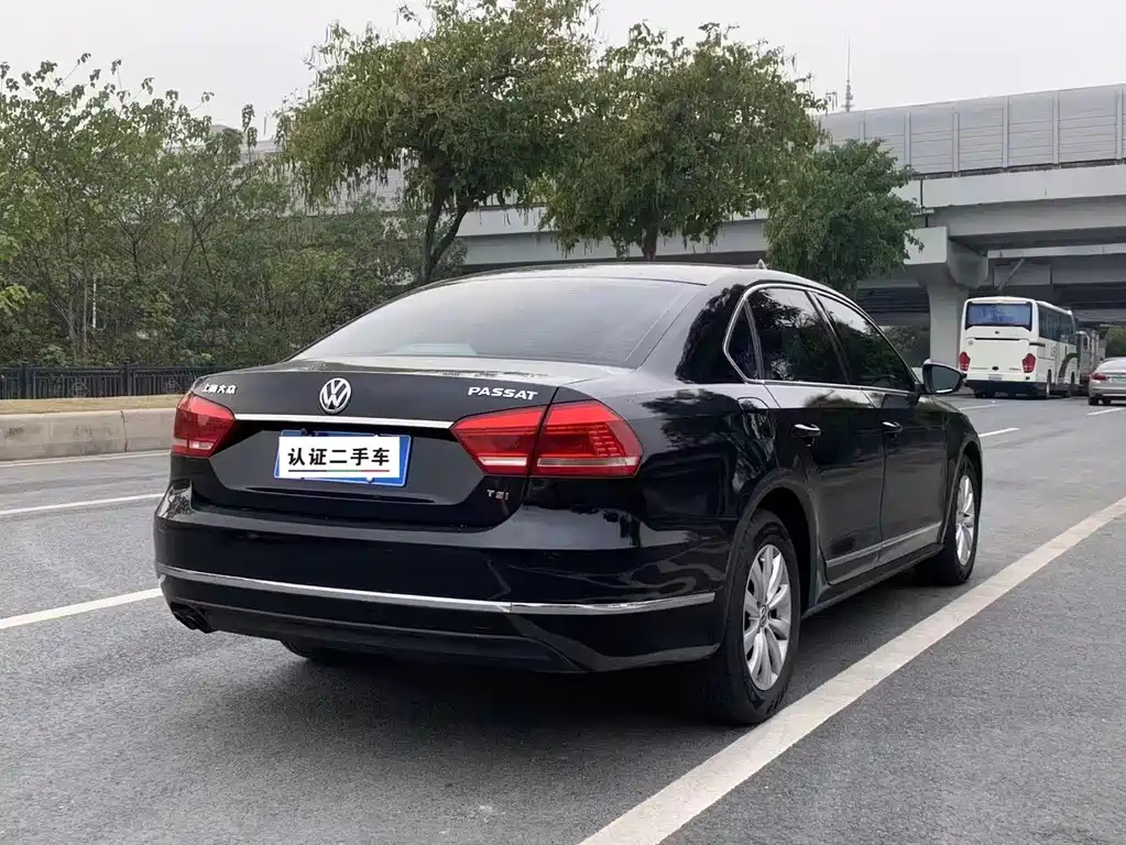 VOLKSWAGEN PASSAT 2015