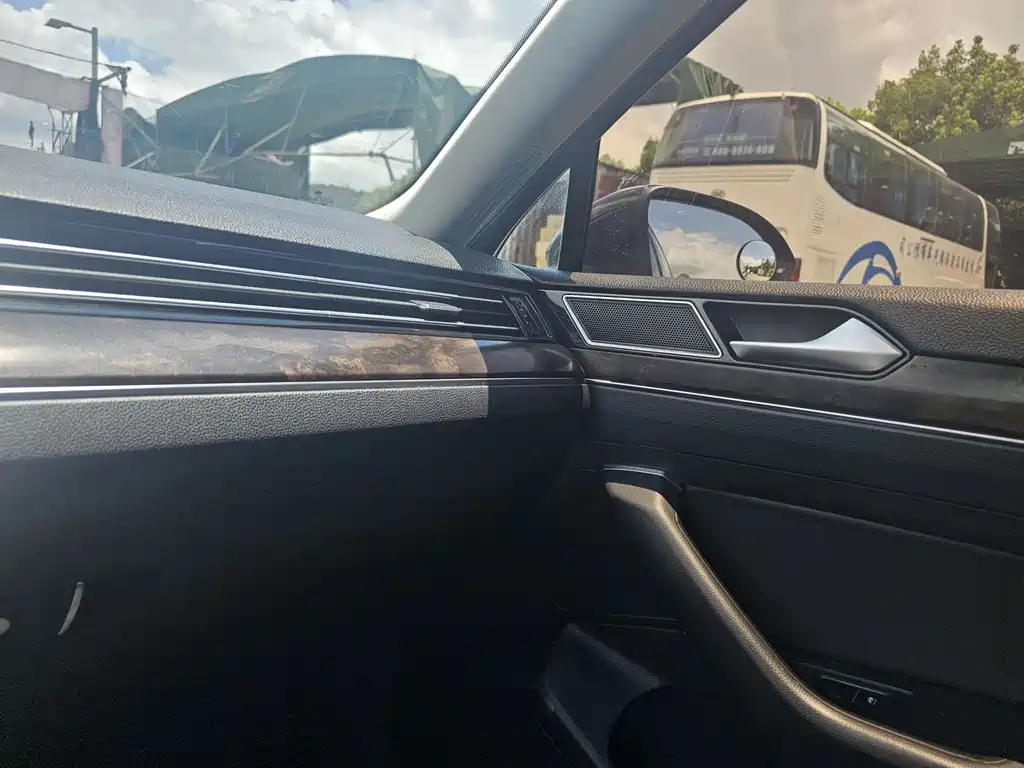 VOLKSWAGEN MAGOTAN 2018