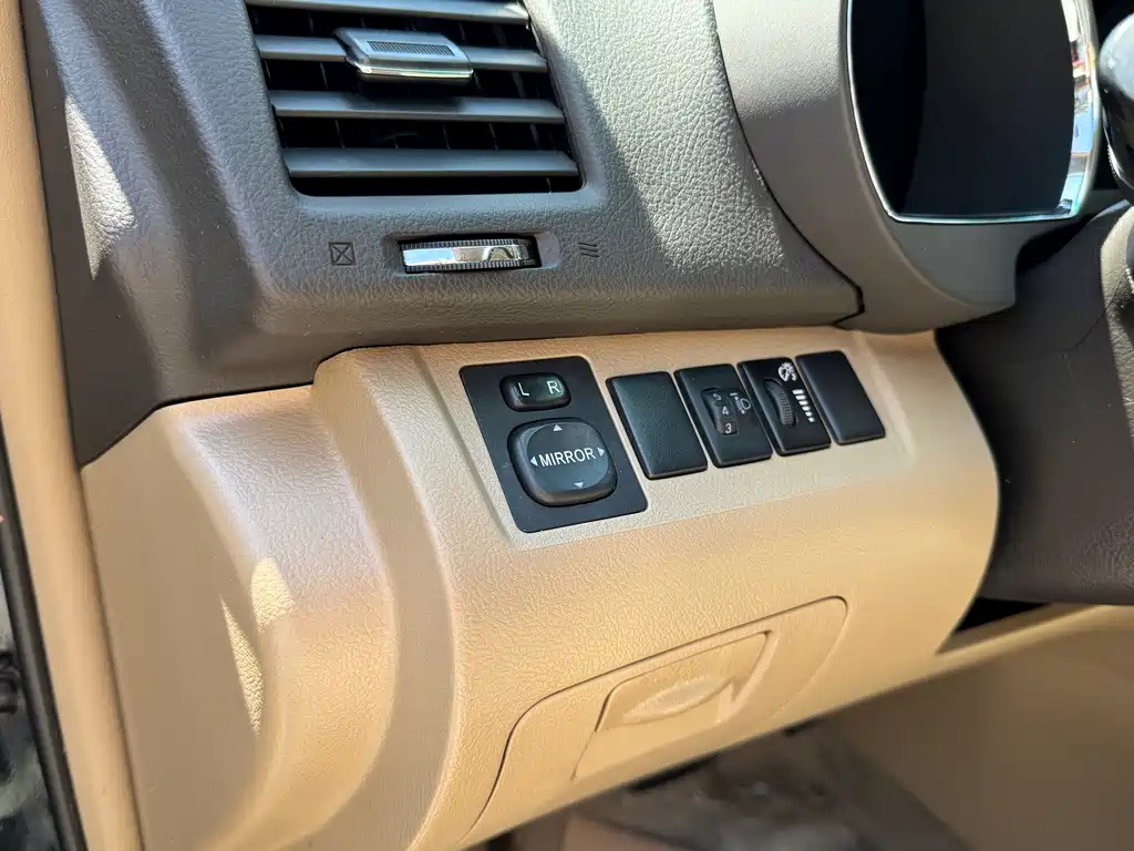 TOYOTA HIGHLANDER 2011